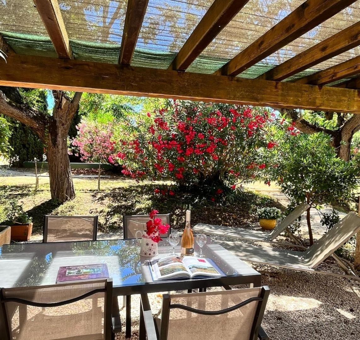 Au Jardin De La Ferme - Roses Rouges Villa Six-Fours-les-Plages Exterior photo